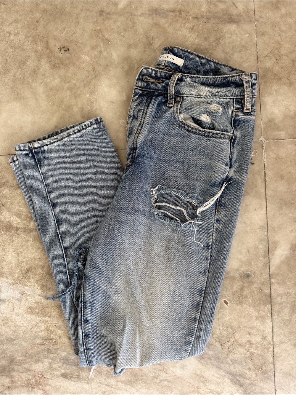 PacSun Distressed High-Rise Mom Jeans Light Wash | Size 26